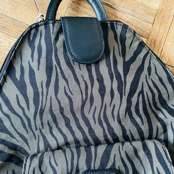 Baggelini Backpack - Picture 5 of 11